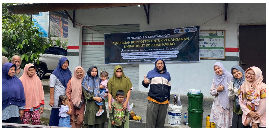 Pelatihan Pembuatan Komposter untuk Penanganan Limbah Hasil Perkebunan di Desa Karang Sidemen, Kecamatan Batukliang Utara, Kabupaten Lombok Tengah